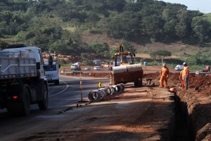 OBRAS NA PR 445, EM LONDRINA.