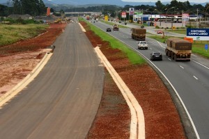 Obras do Contorno de Campo Largo , na BR 277. Campo Largo,02/07/2013. Foto - Antonio Costa